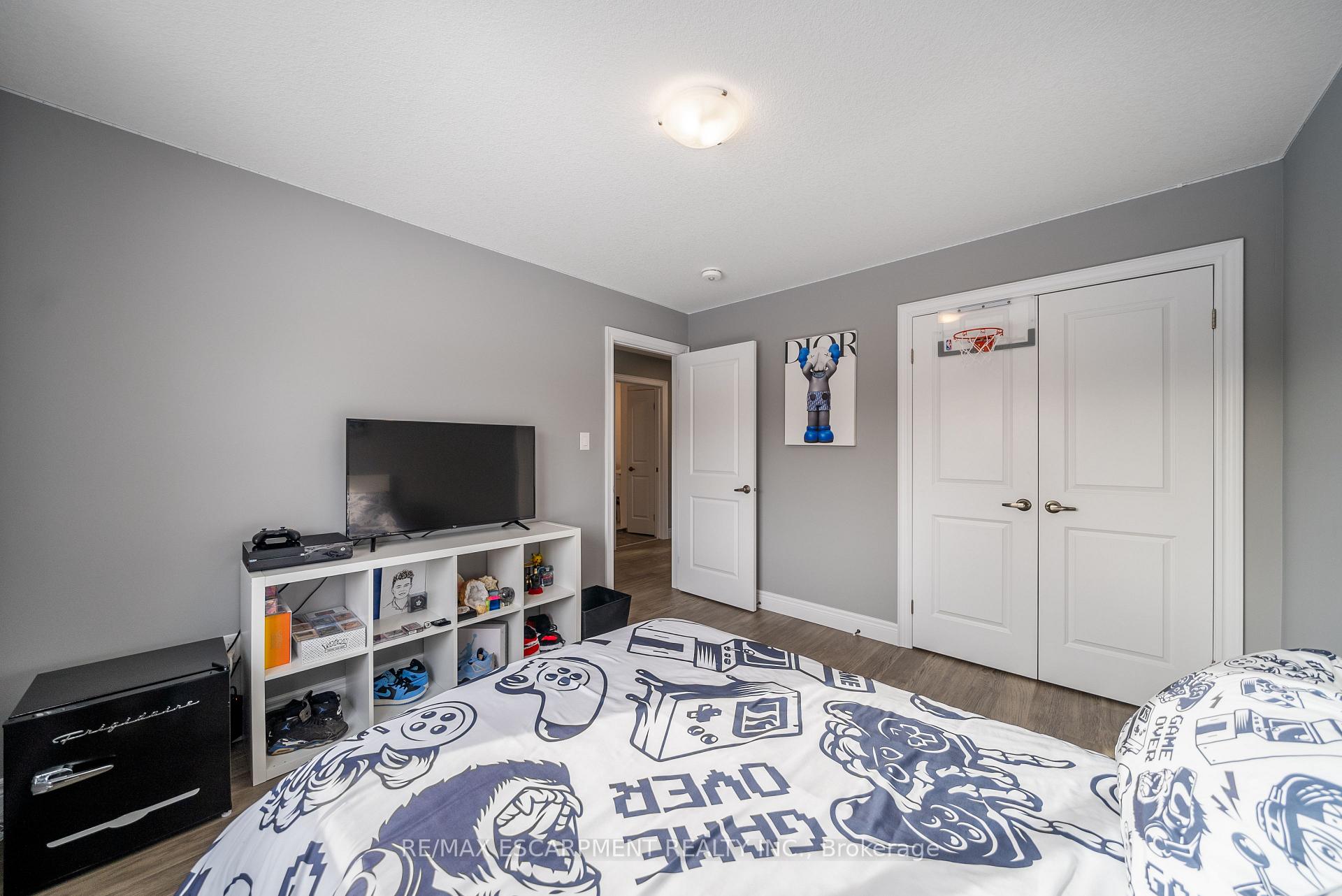 Photo 25 of 36 Miller Drive, Hamilton, Ancaster — HOMEH