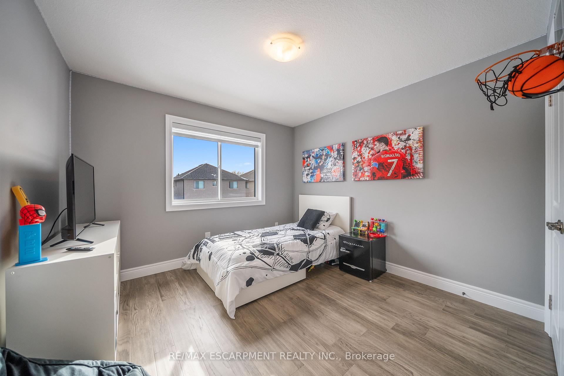Photo 26 of 36 Miller Drive, Hamilton, Ancaster — HOMEH