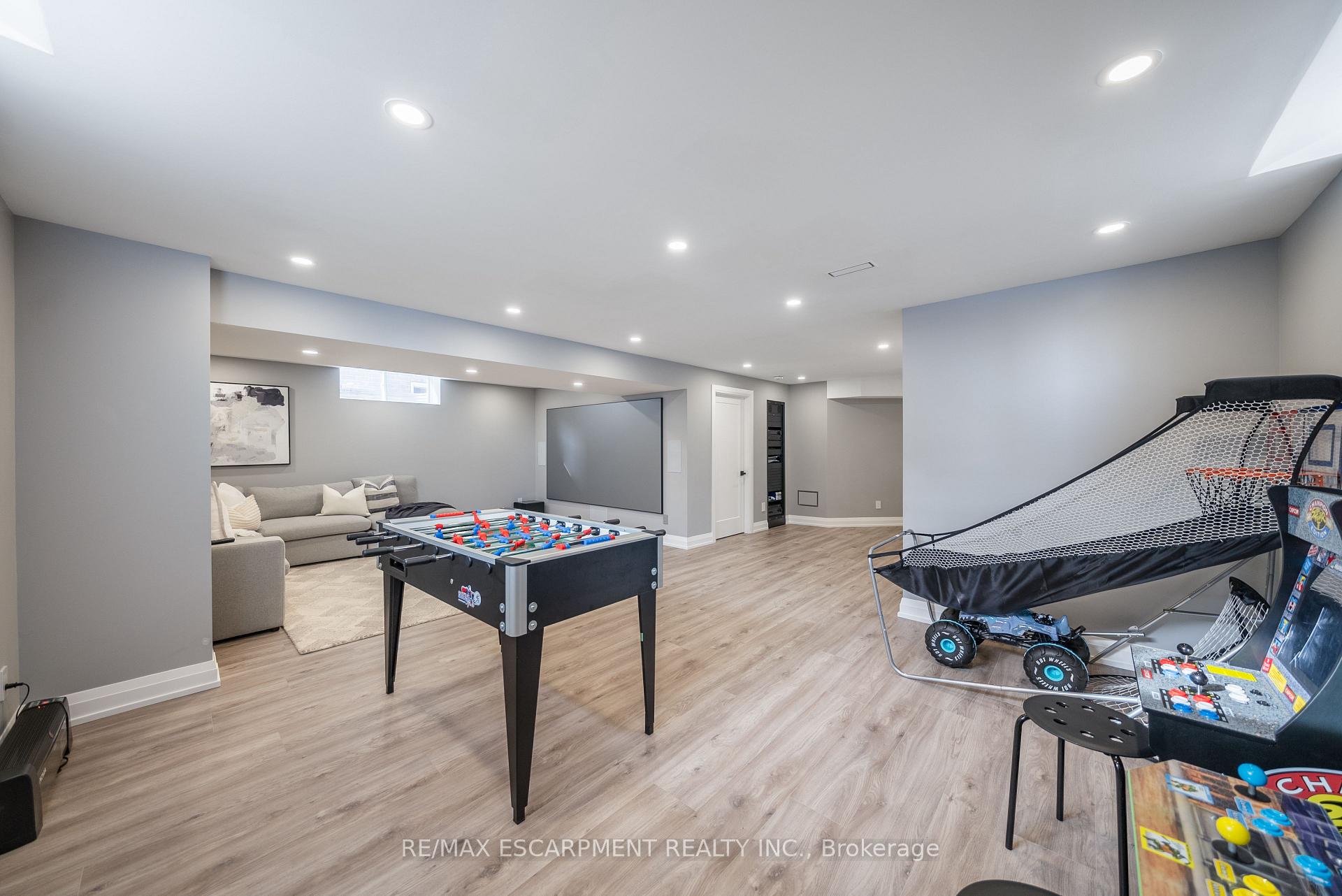 Photo 40 of 36 Miller Drive, Hamilton, Ancaster — HOMEH