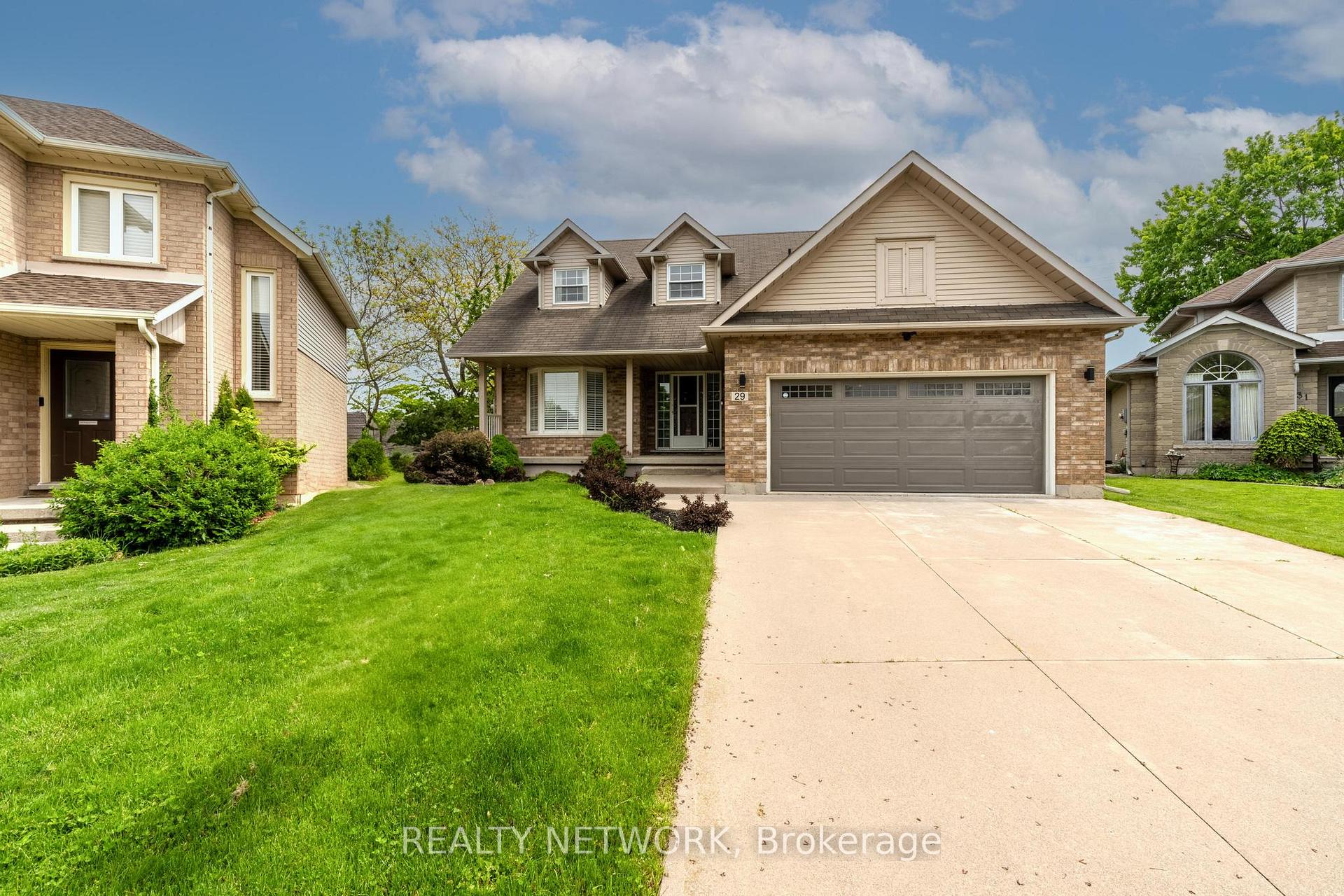Front of 29 Riviera Ridge