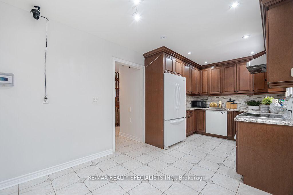 Photo 11 of 106 Elderwood Place, Brampton, Brampton North — HOMEH