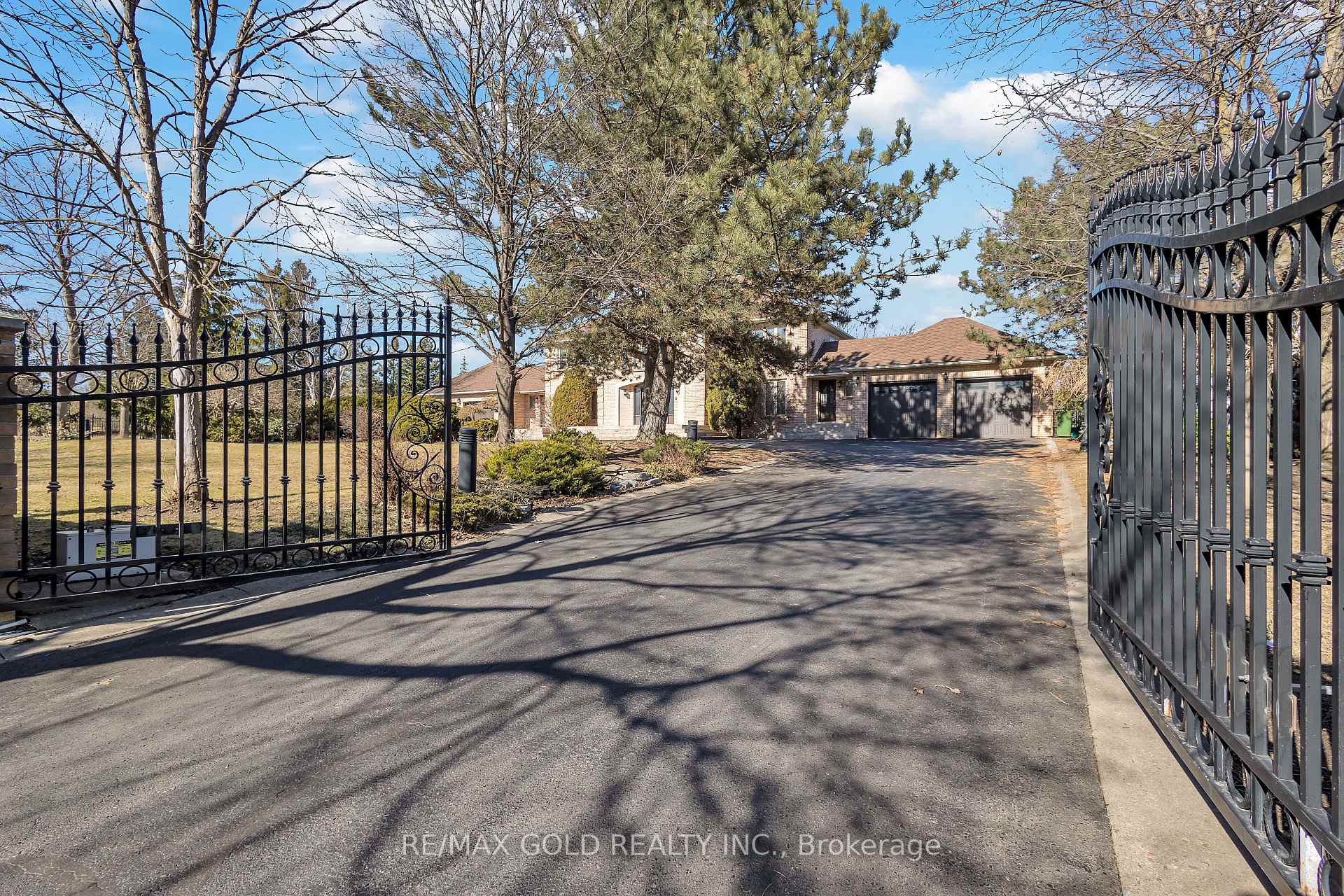 Photo 2 of 21 Leone Lane, Brampton, Bram East — HOMEH