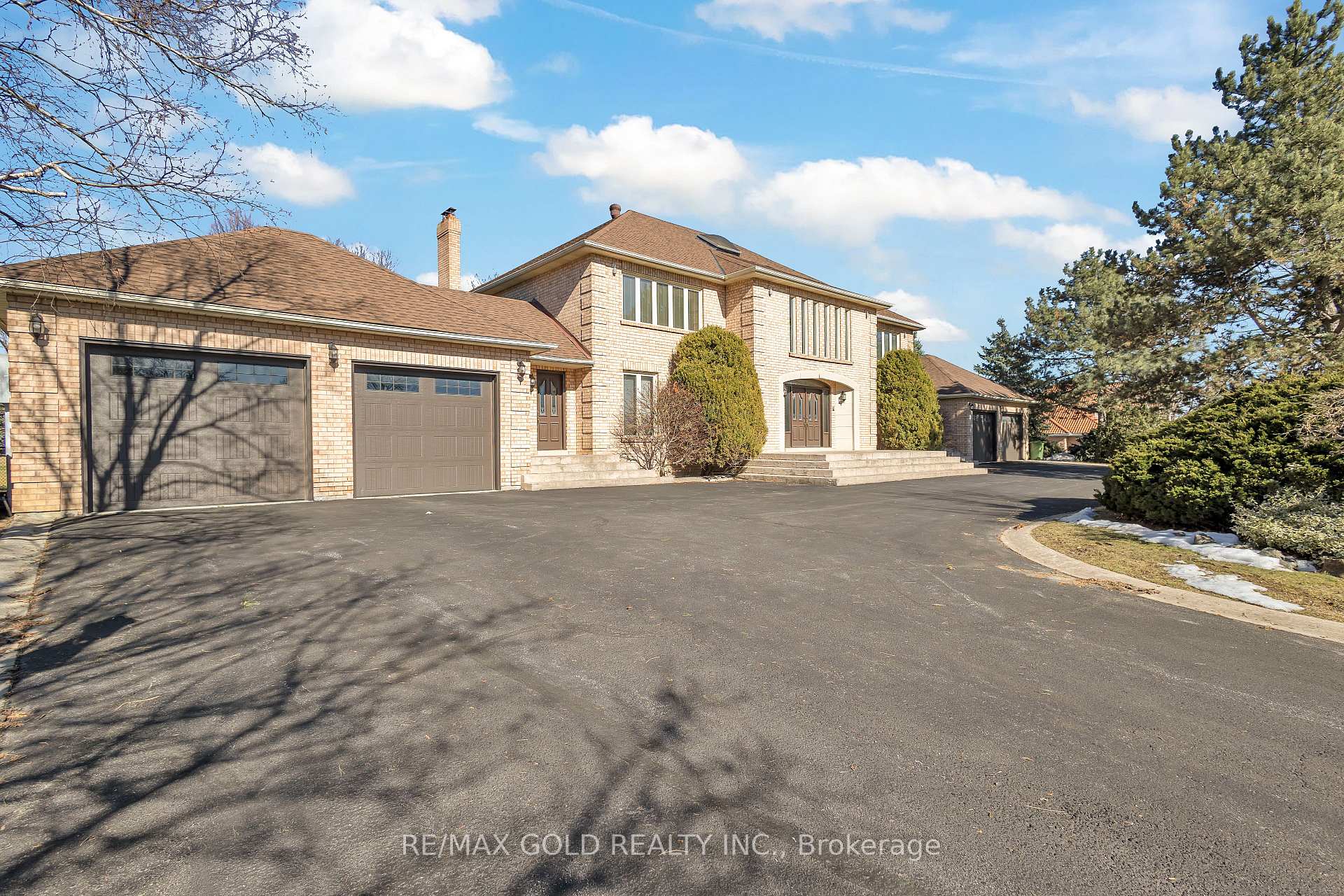 Photo 4 of 21 Leone Lane, Brampton, Bram East — HOMEH