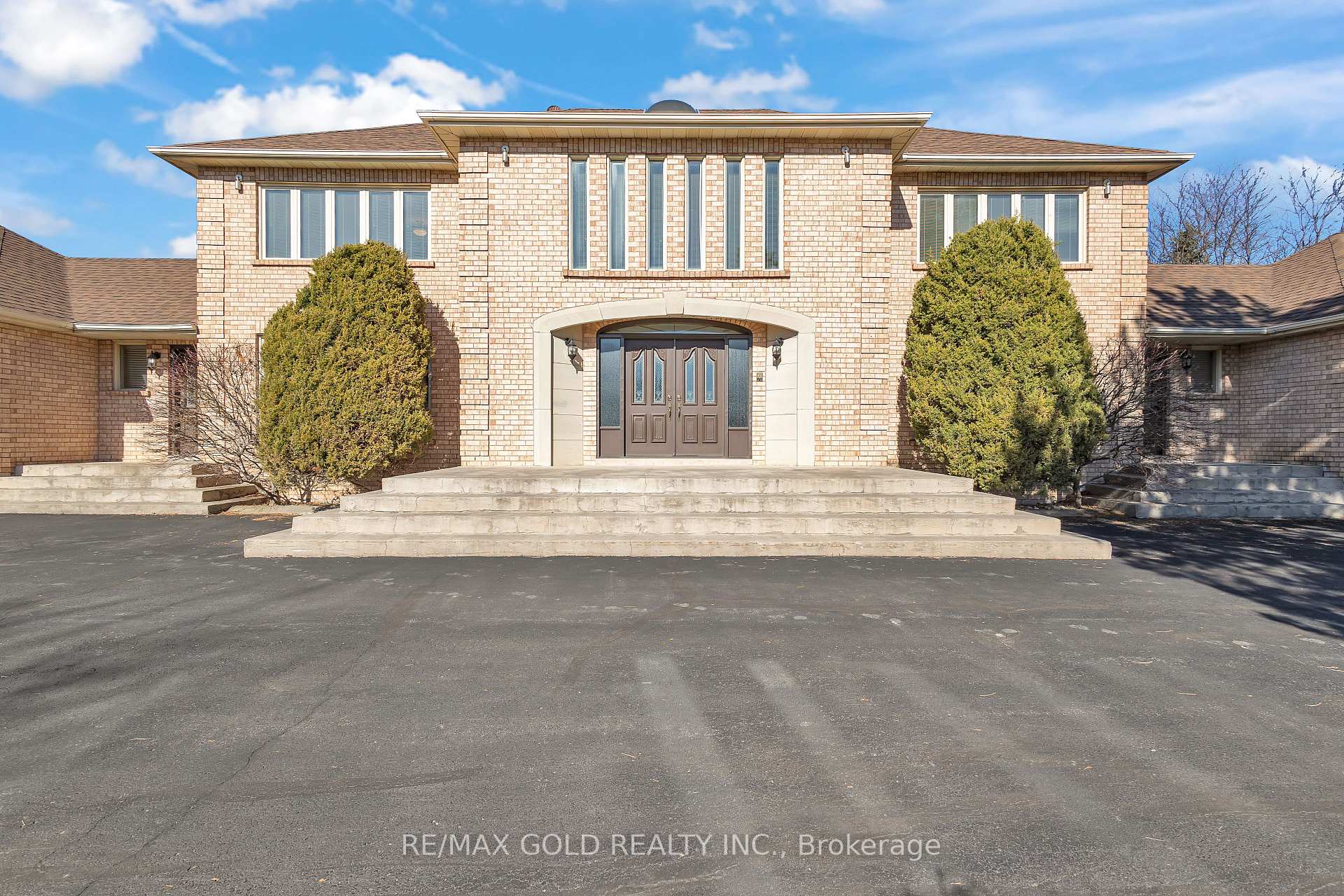 Photo 3 of 21 Leone Lane, Brampton, Bram East — HOMEH