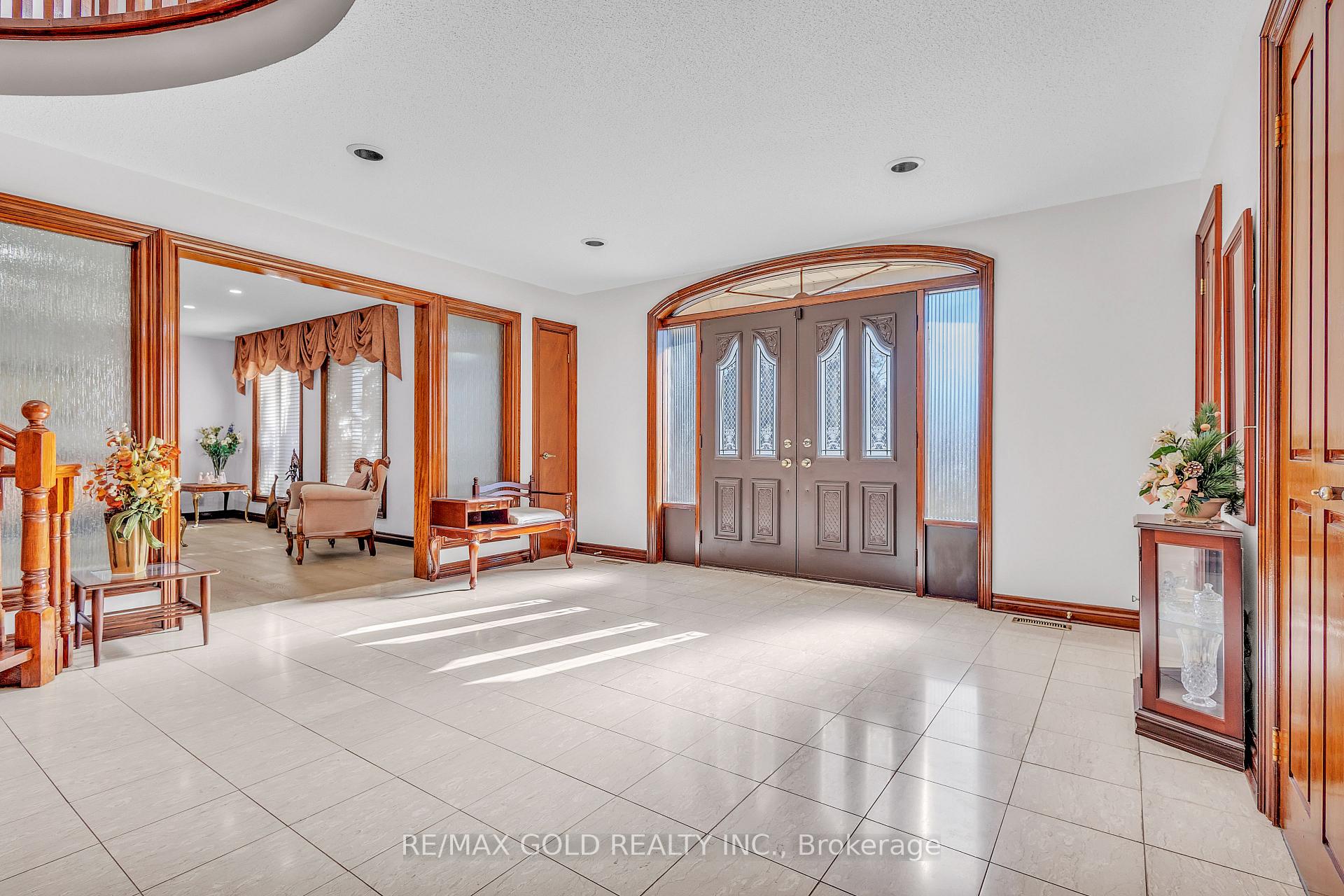 Photo 5 of 21 Leone Lane, Brampton, Bram East — HOMEH