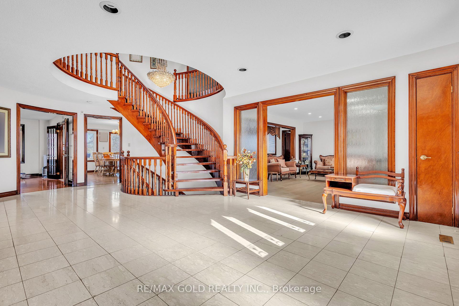 Photo 11 of 21 Leone Lane, Brampton, Bram East — HOMEH