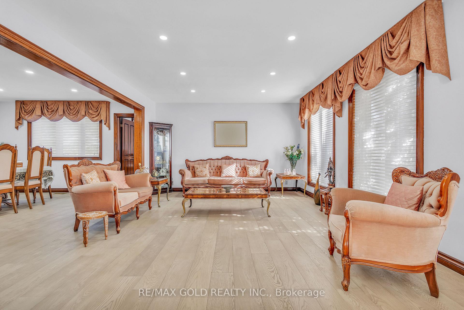 Photo 6 of 21 Leone Lane, Brampton, Bram East — HOMEH