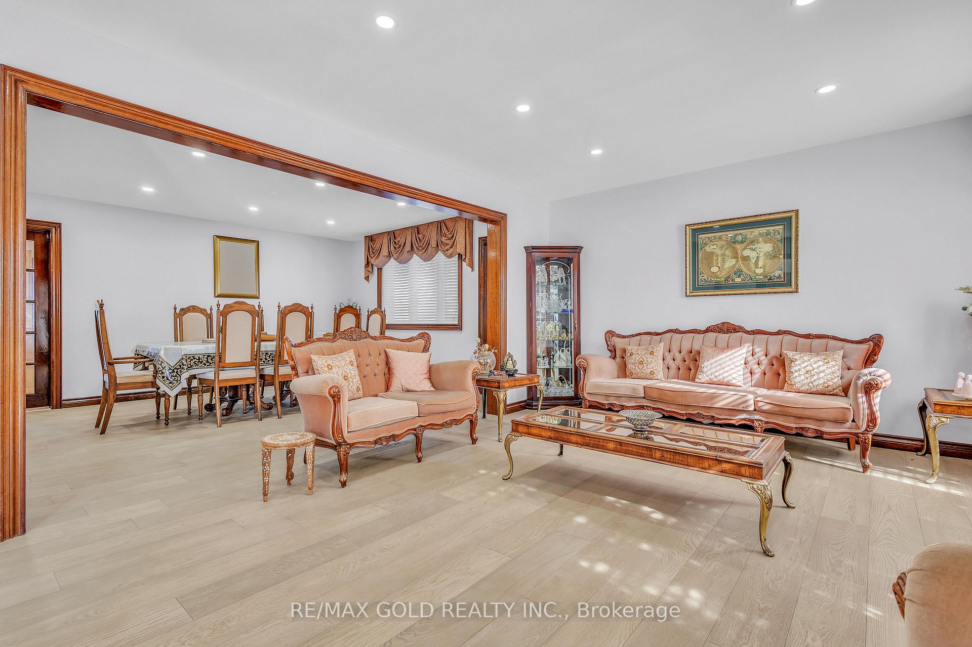 Photo 10 of 21 Leone Lane, Brampton, Bram East — HOMEH