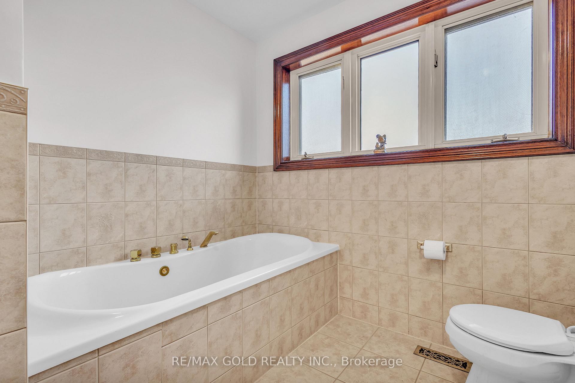 Photo 31 of 21 Leone Lane, Brampton, Bram East — HOMEH