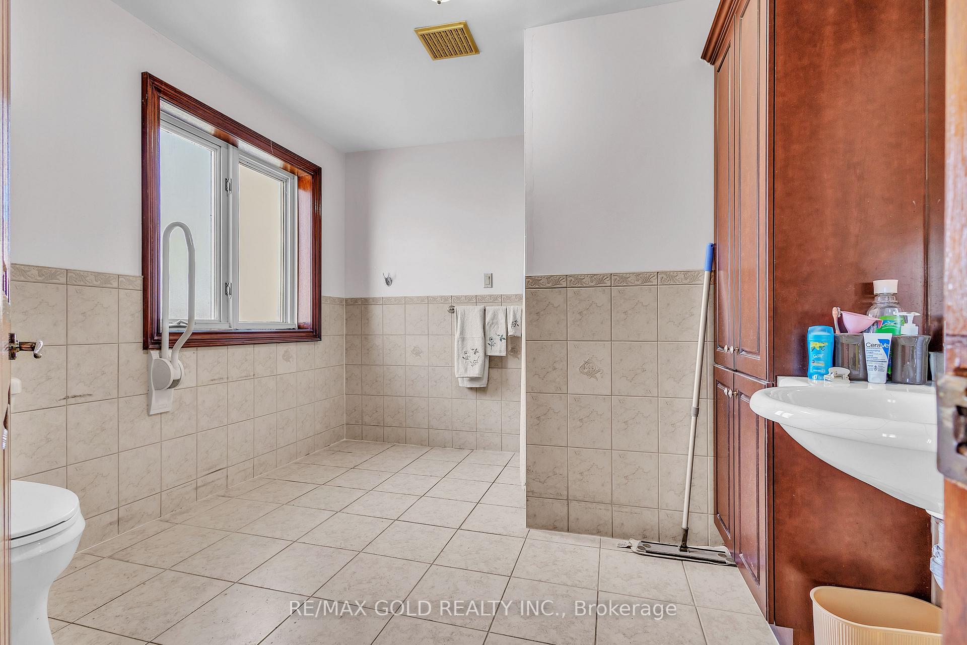 Photo 36 of 21 Leone Lane, Brampton, Bram East — HOMEH