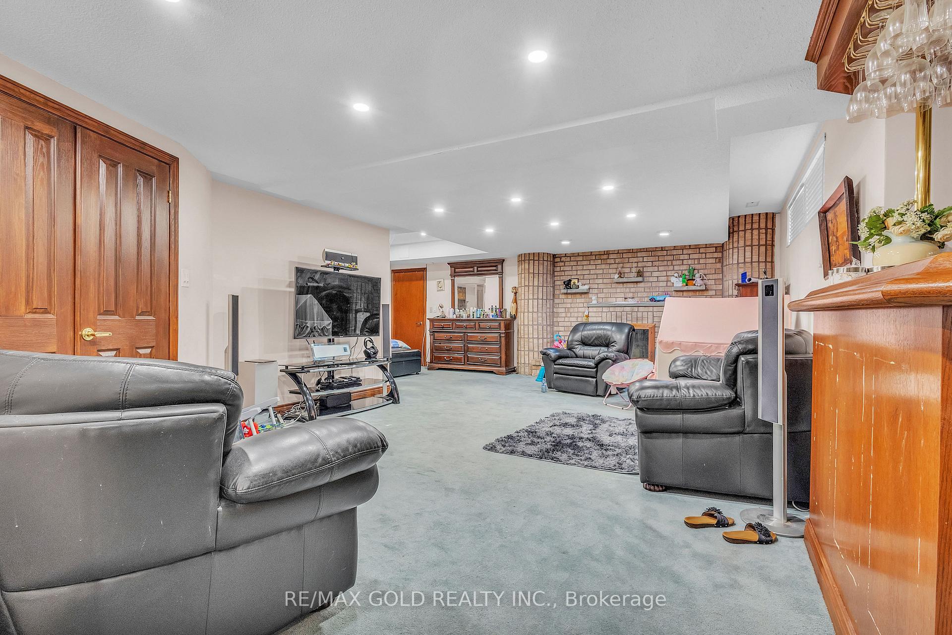 Photo 39 of 21 Leone Lane, Brampton, Bram East — HOMEH