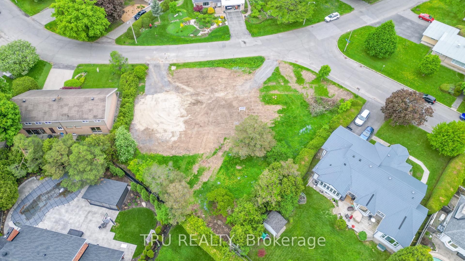 Photo 8 of 2298 Fox Crescent, Ottawa, Whitehaven — HOMEH