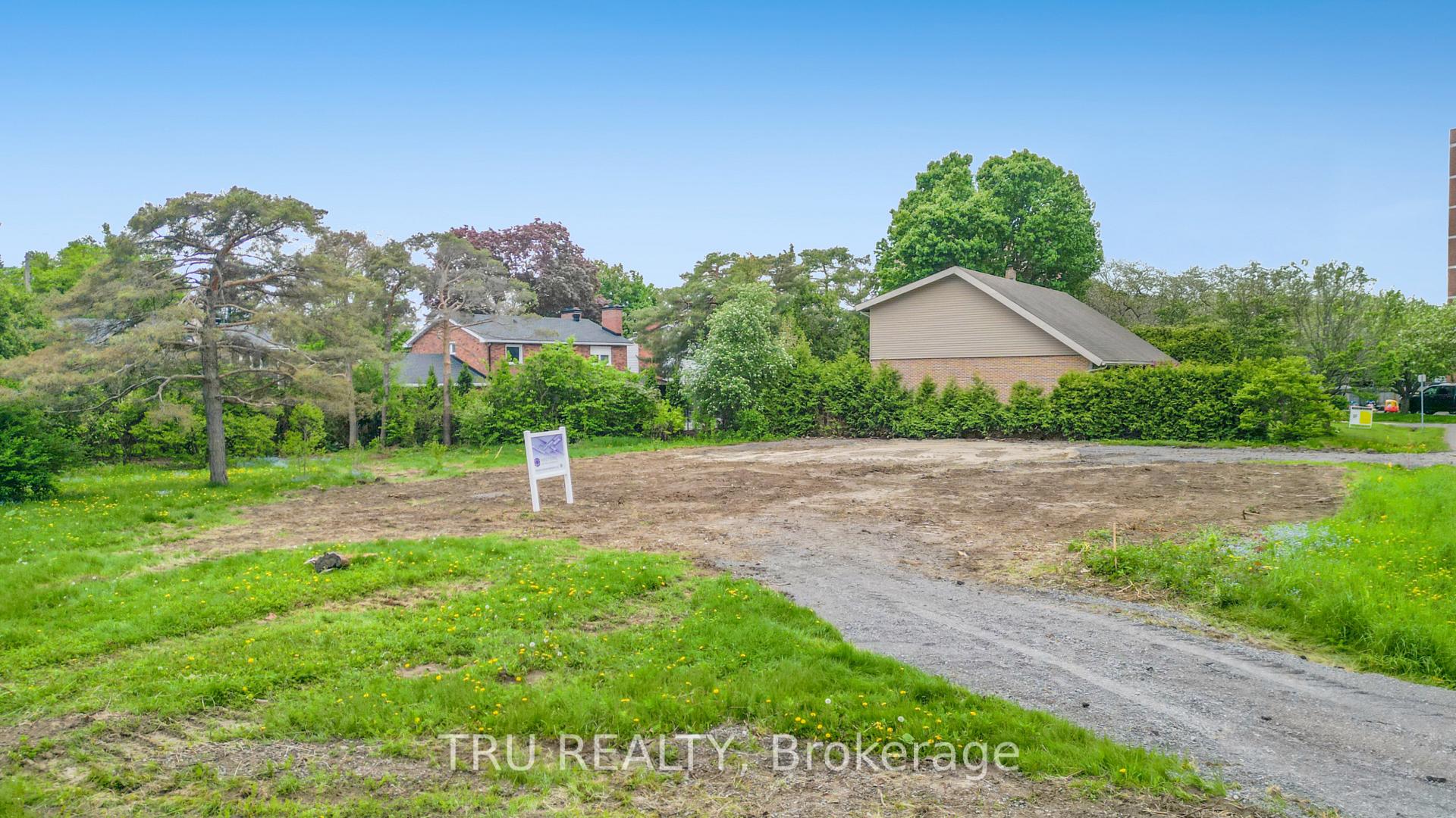 Photo 9 of 2298 Fox Crescent, Ottawa, Whitehaven — HOMEH