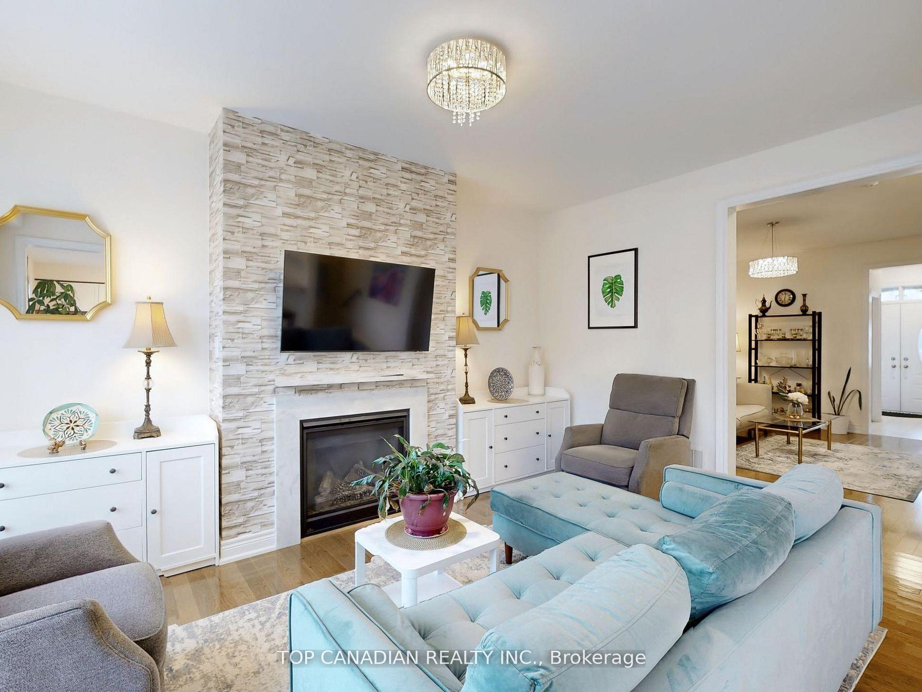 Photo 2 of 208 Boone Crescent, Vaughan, Kleinburg — HOMEH