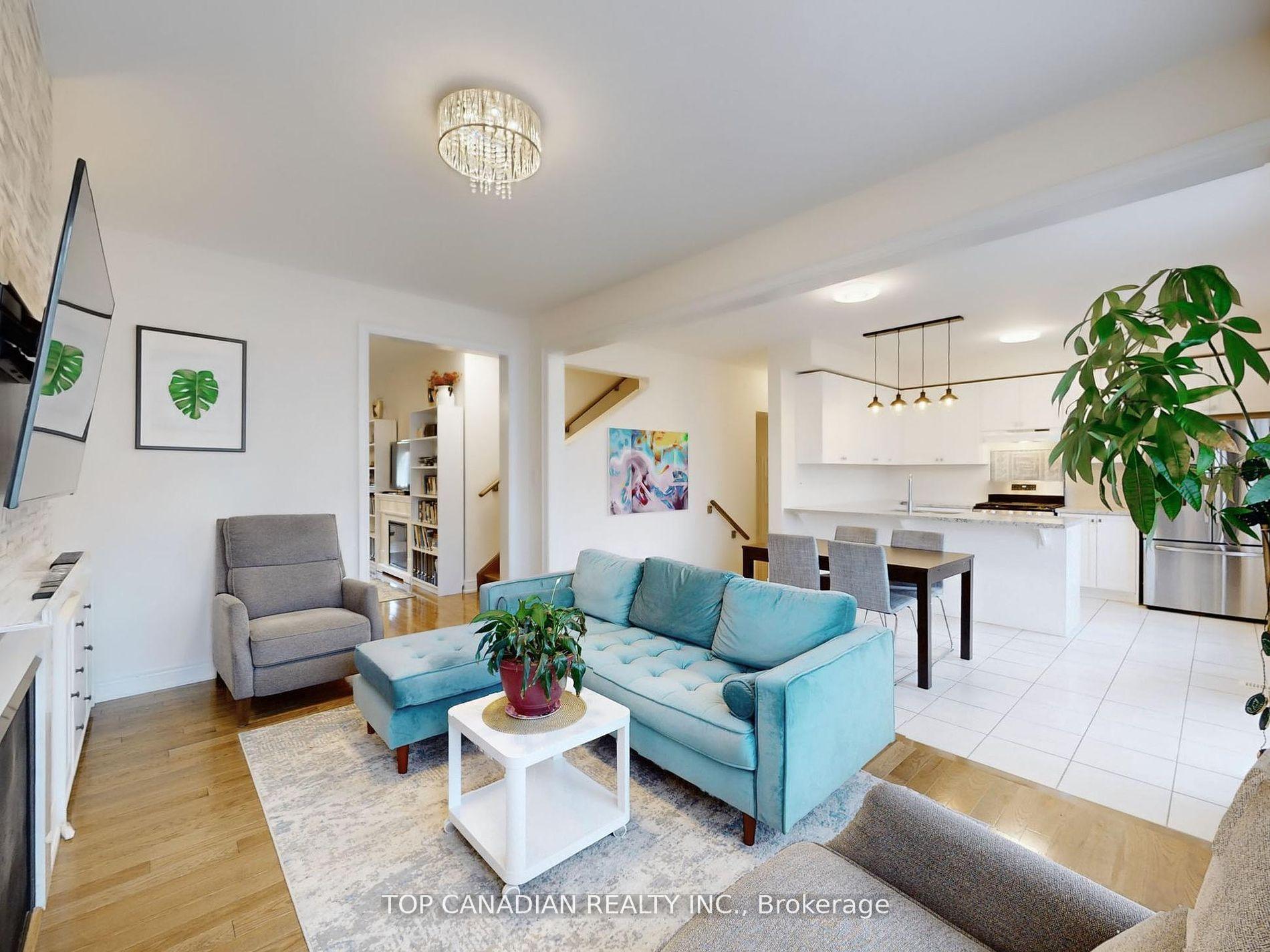 Photo 4 of 208 Boone Crescent, Vaughan, Kleinburg — HOMEH