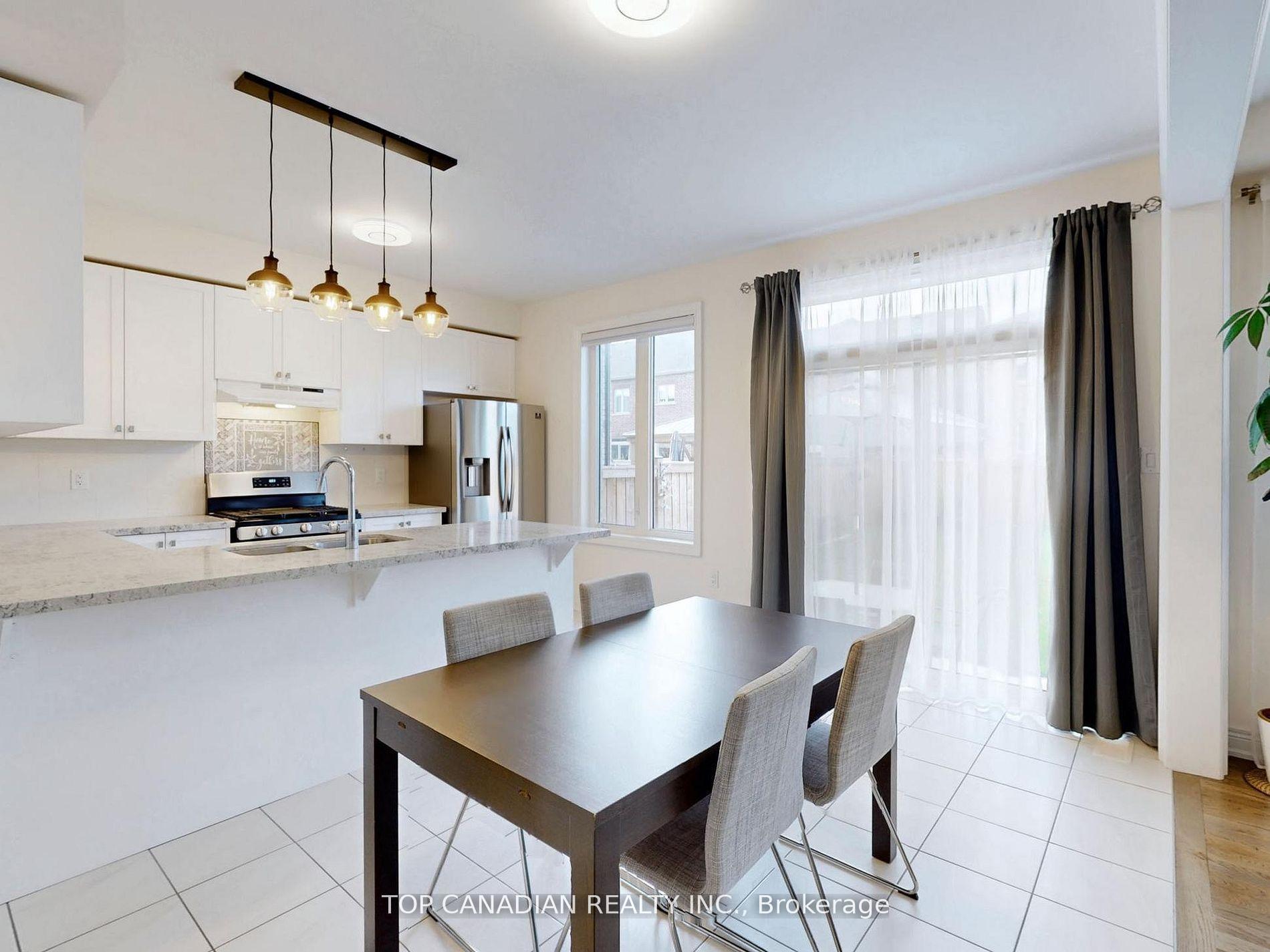 Photo 7 of 208 Boone Crescent, Vaughan, Kleinburg — HOMEH