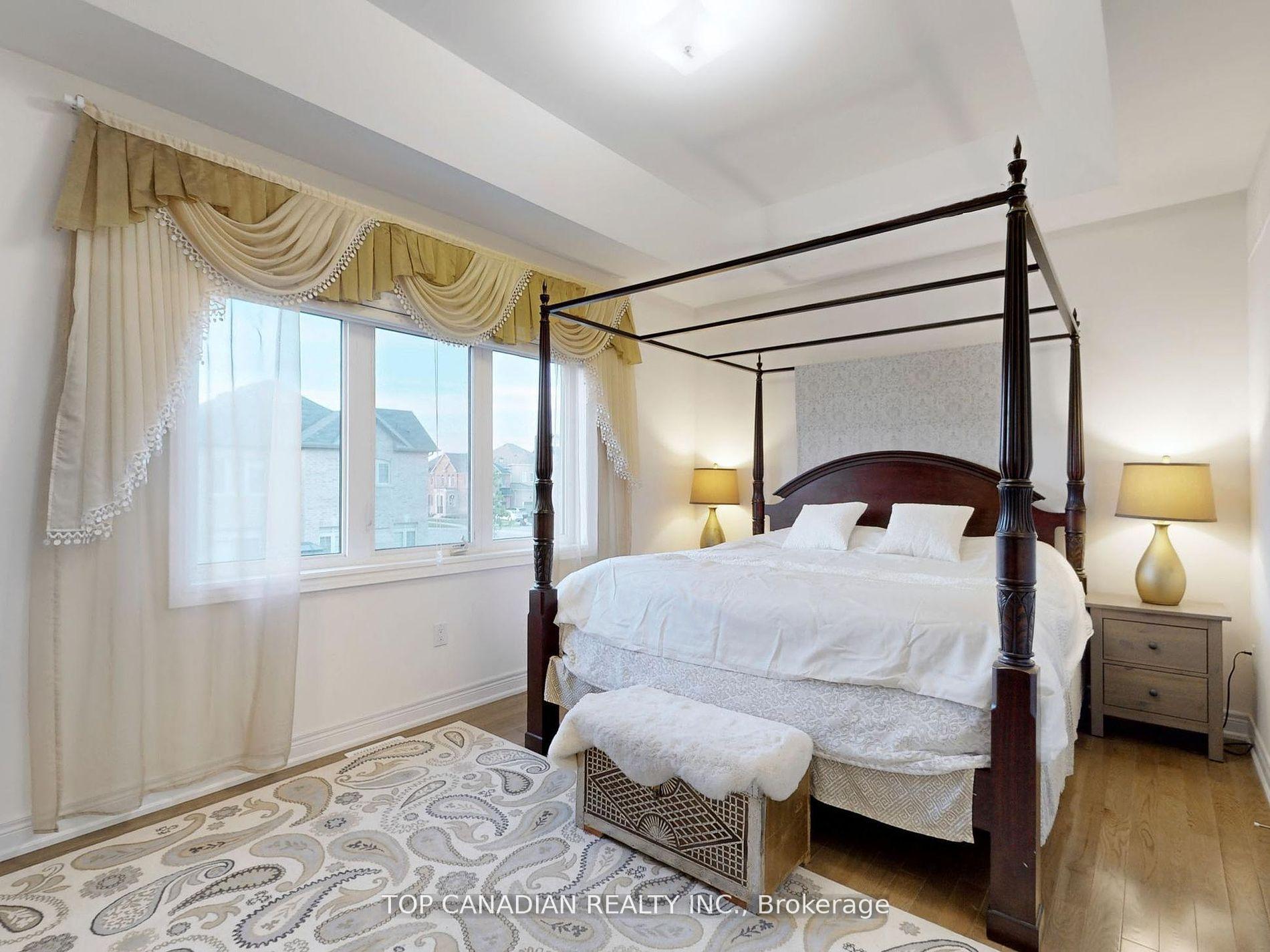 Photo 10 of 208 Boone Crescent, Vaughan, Kleinburg — HOMEH
