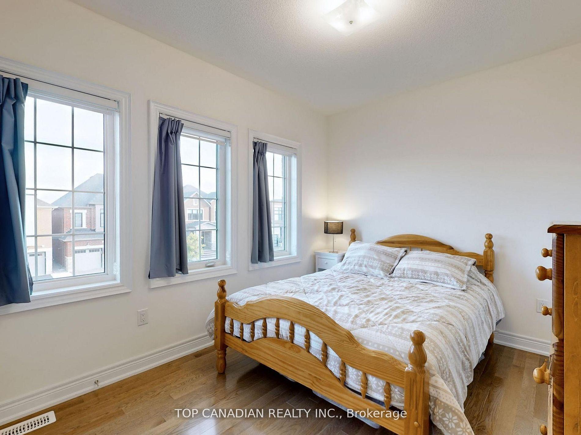 Photo 12 of 208 Boone Crescent, Vaughan, Kleinburg — HOMEH