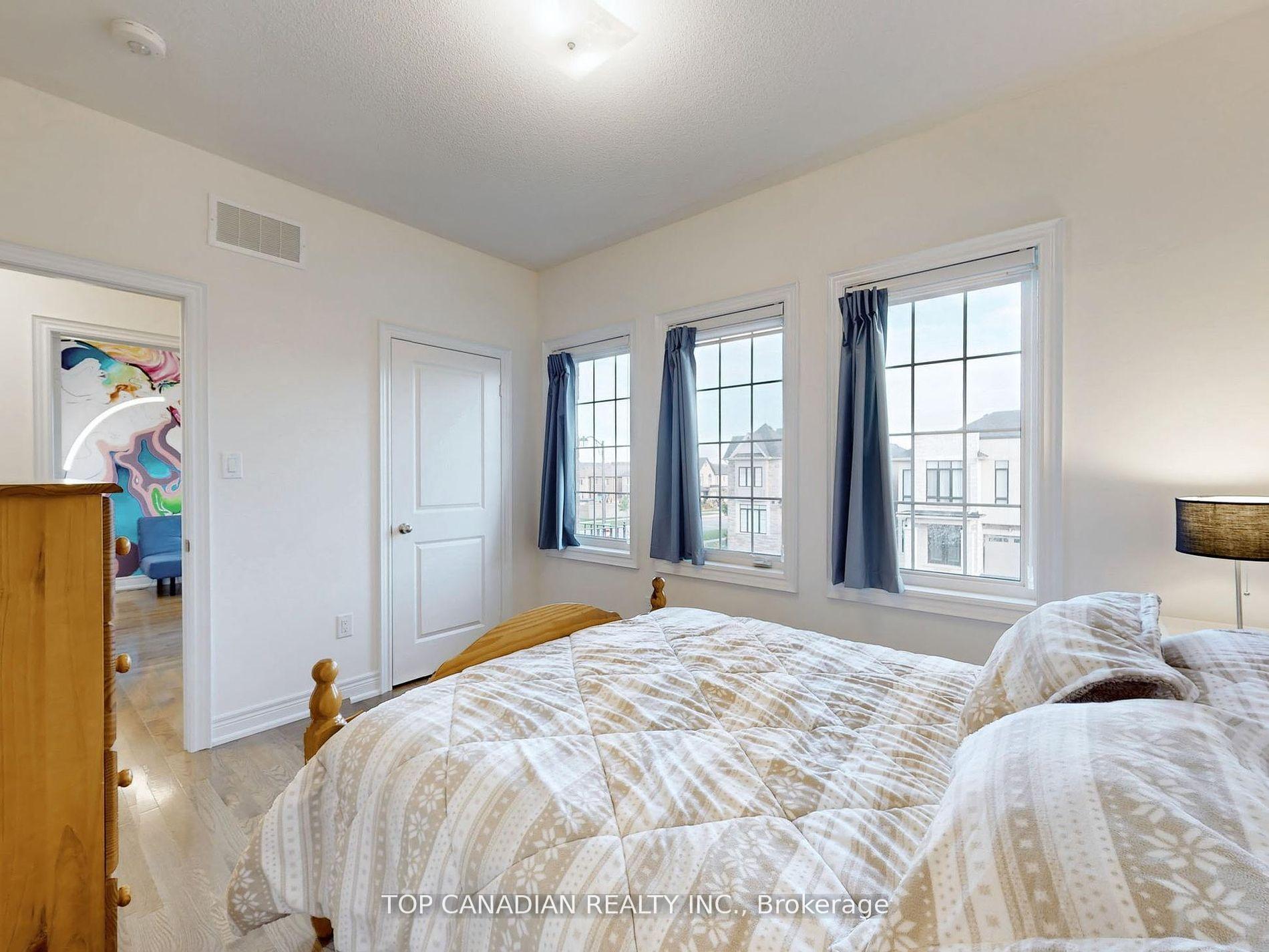 Photo 11 of 208 Boone Crescent, Vaughan, Kleinburg — HOMEH