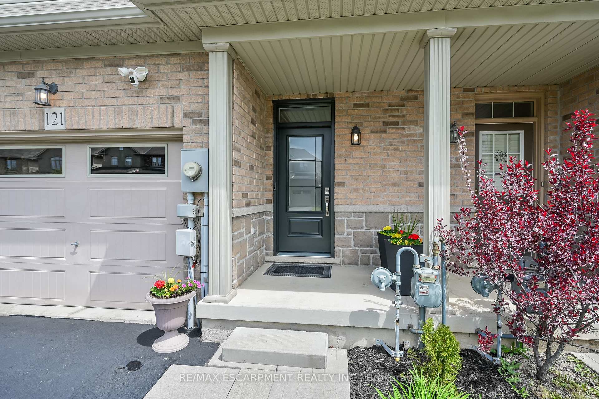 Photo 2 of 121 Bankfield Crescent, Hamilton, Stoney Creek — HOMEH