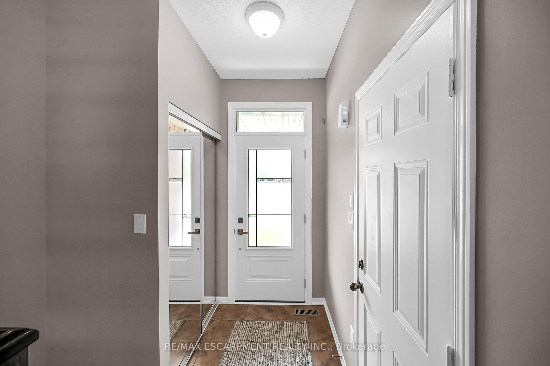Photo 3 of 121 Bankfield Crescent, Hamilton, Stoney Creek — HOMEH
