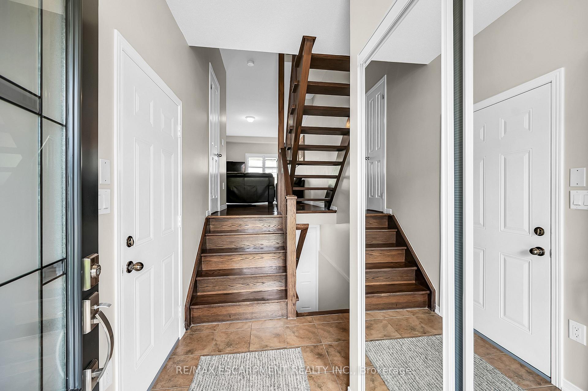 Photo 5 of 121 Bankfield Crescent, Hamilton, Stoney Creek — HOMEH