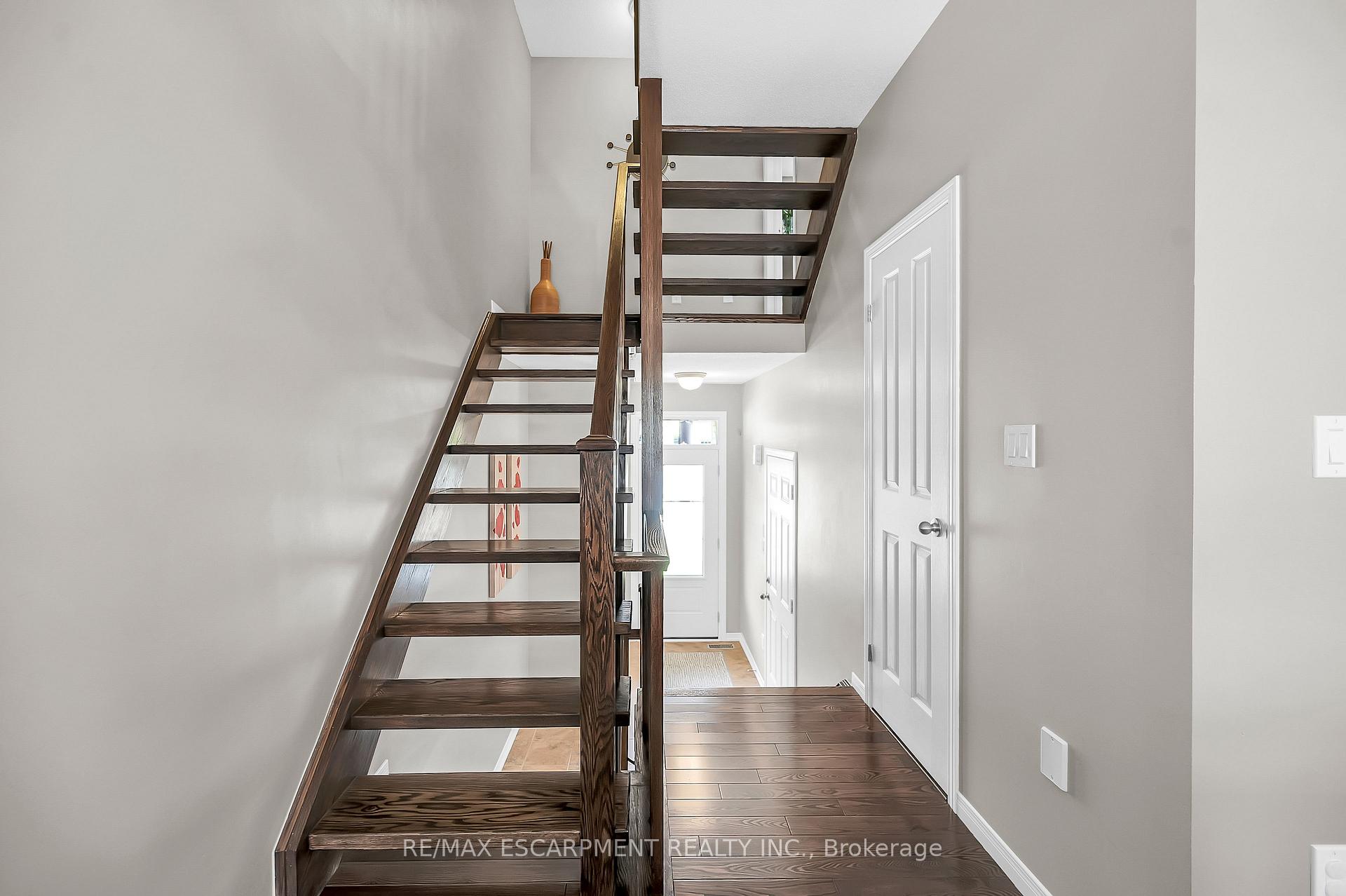 Photo 21 of 121 Bankfield Crescent, Hamilton, Stoney Creek — HOMEH