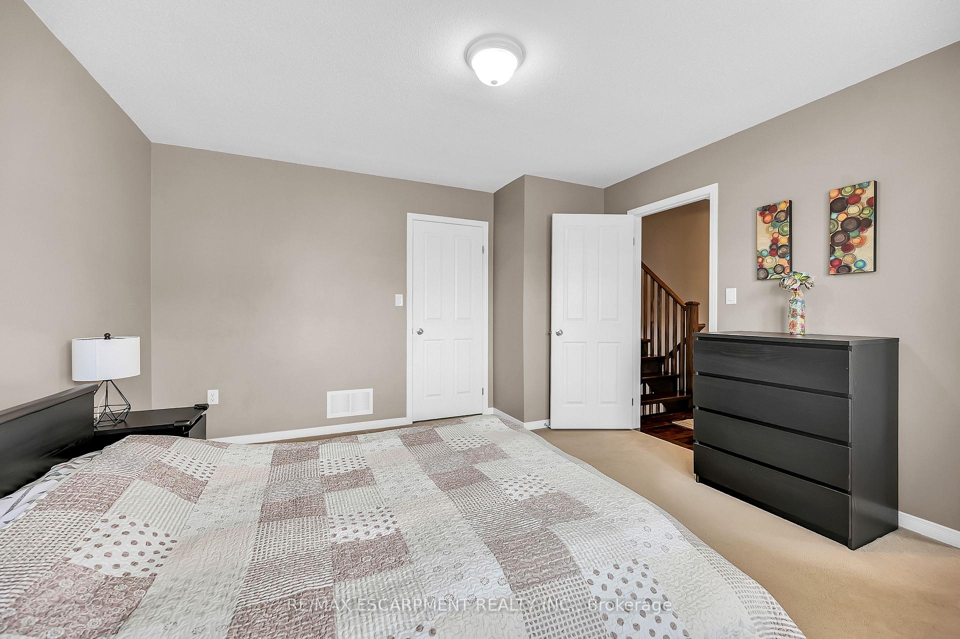 Photo 37 of 121 Bankfield Crescent, Hamilton, Stoney Creek — HOMEH