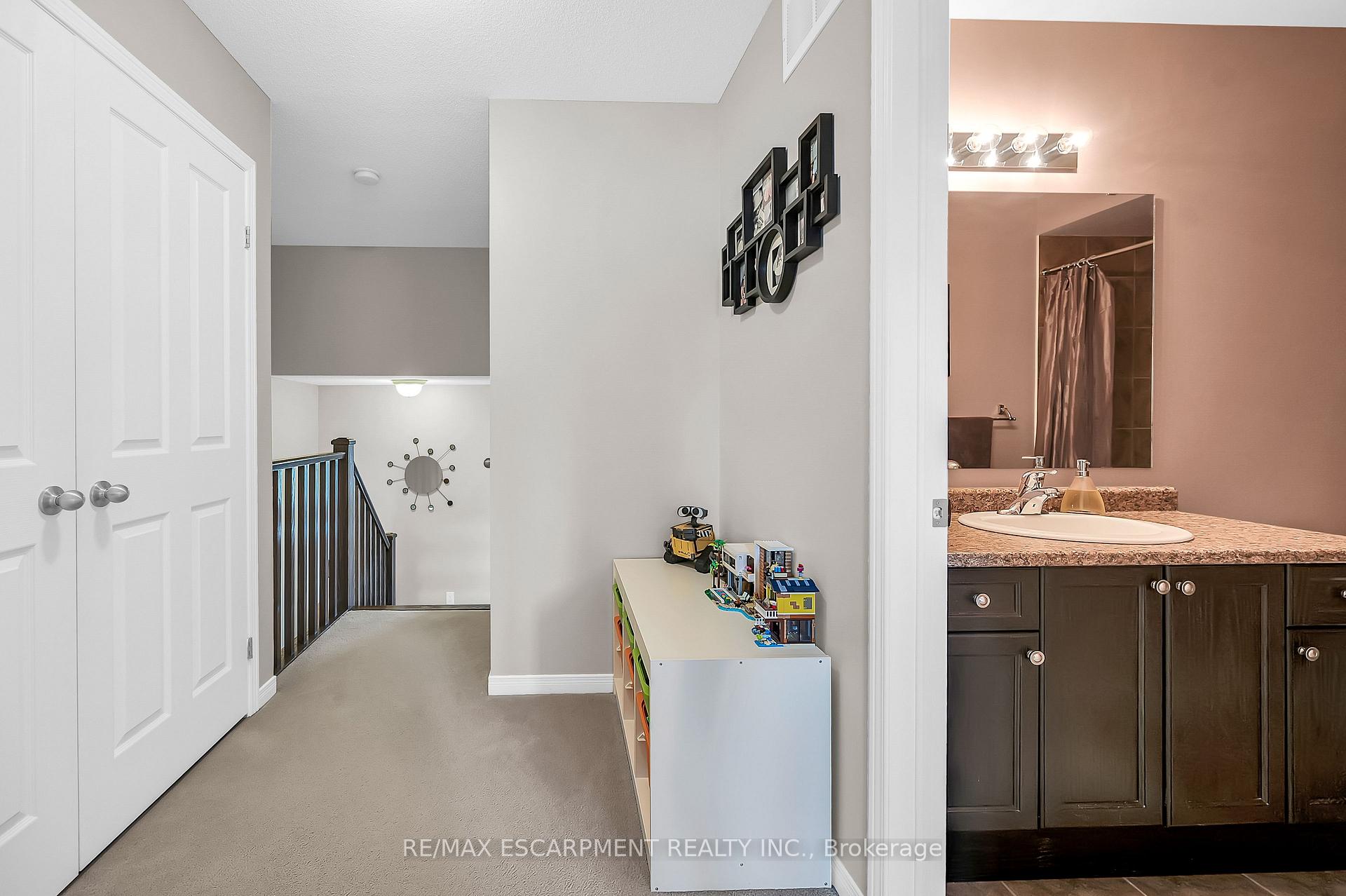 Photo 35 of 121 Bankfield Crescent, Hamilton, Stoney Creek — HOMEH