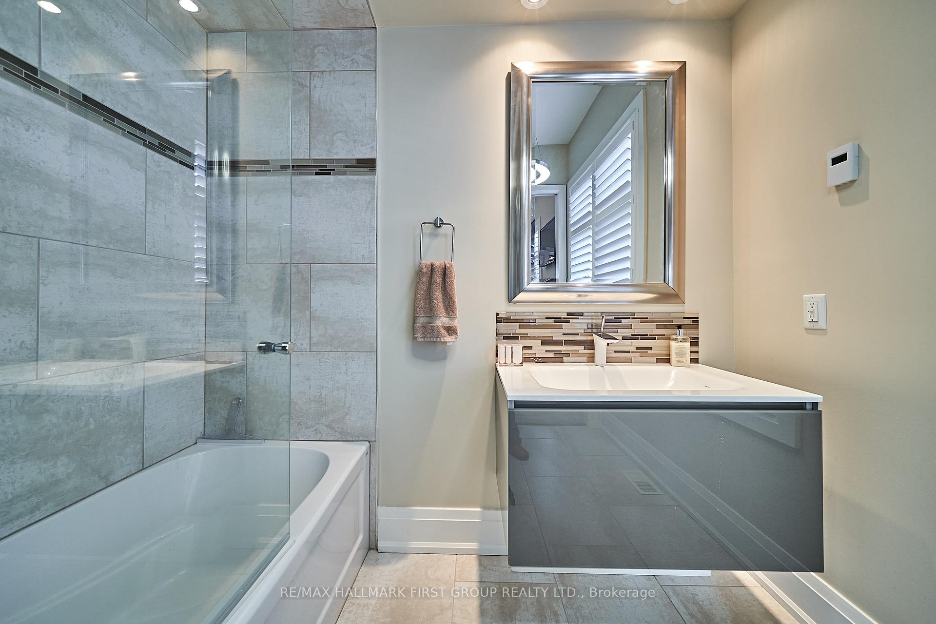 Photo 24 of 14 Ontoro Boulevard, Ajax, South East — HOMEH
