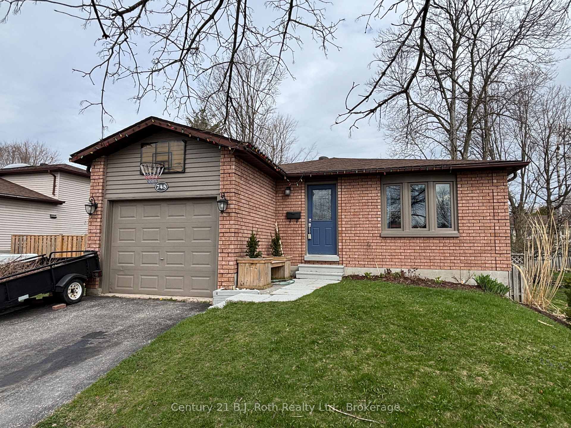 Photo 3 of 745 Algonquin Drive, Midland — HOMEH