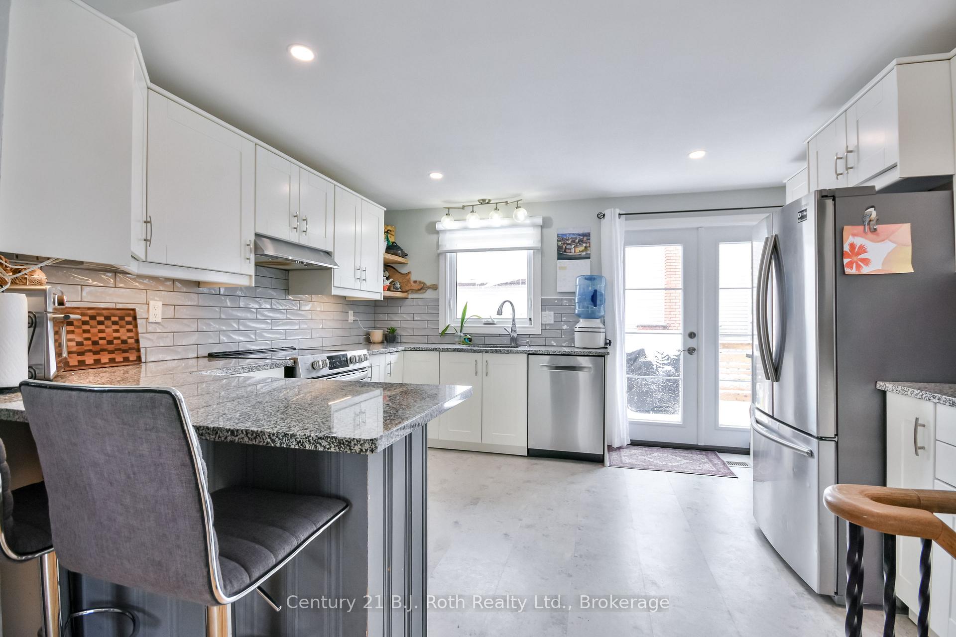 Photo 9 of 745 Algonquin Drive, Midland — HOMEH