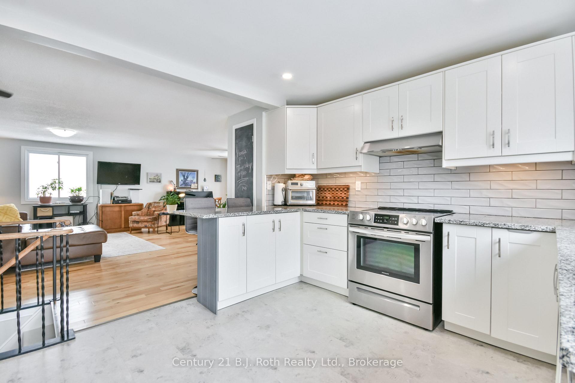 Photo 8 of 745 Algonquin Drive, Midland — HOMEH