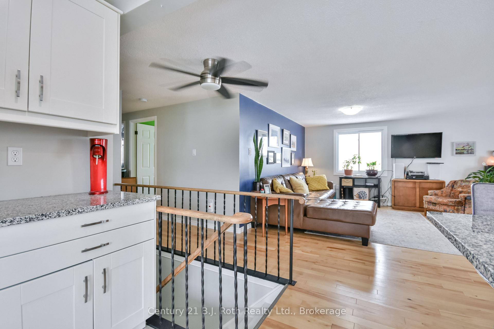 Photo 11 of 745 Algonquin Drive, Midland — HOMEH