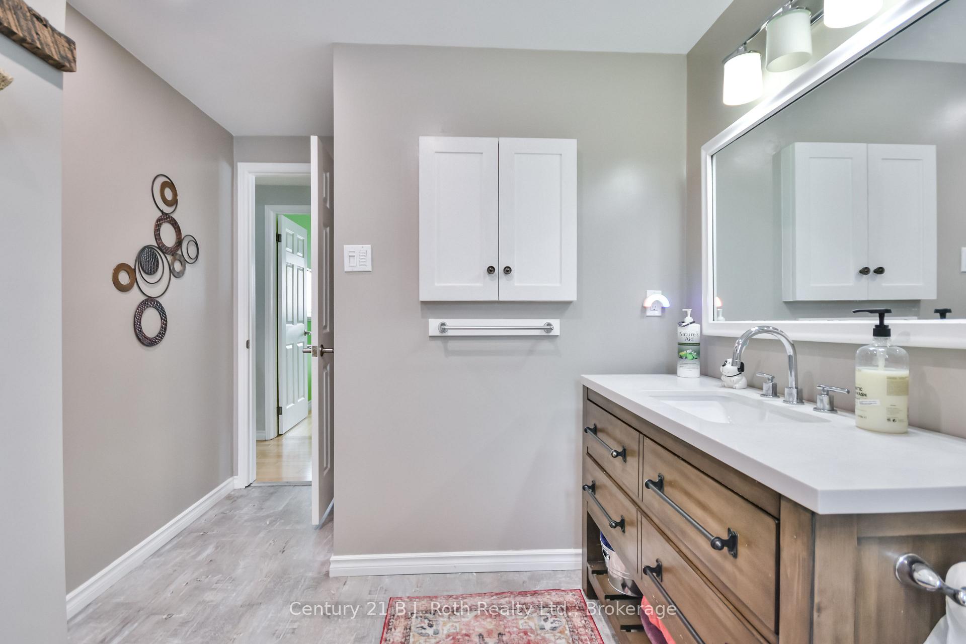 Photo 16 of 745 Algonquin Drive, Midland — HOMEH