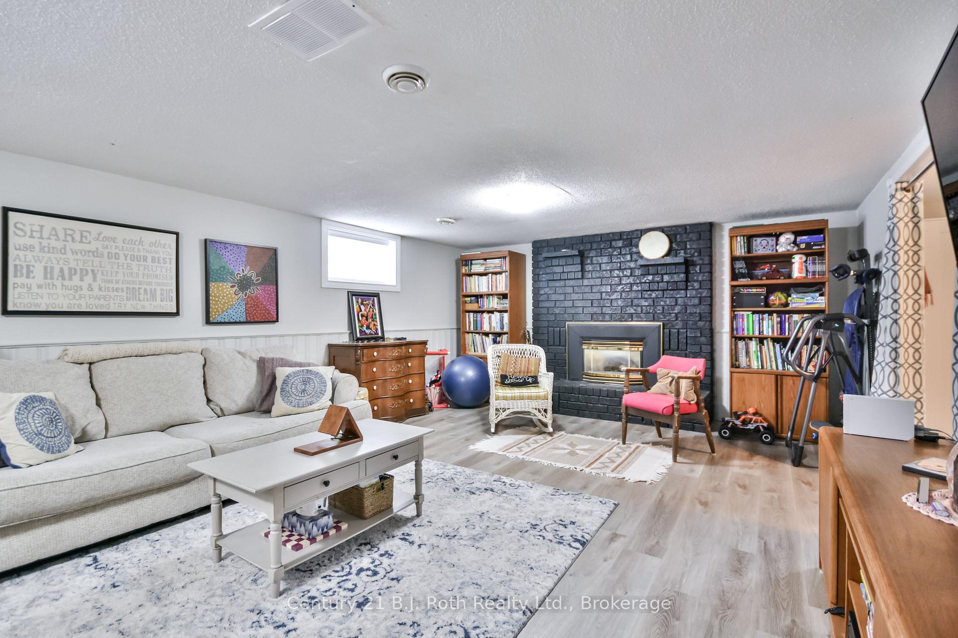 Photo 19 of 745 Algonquin Drive, Midland — HOMEH