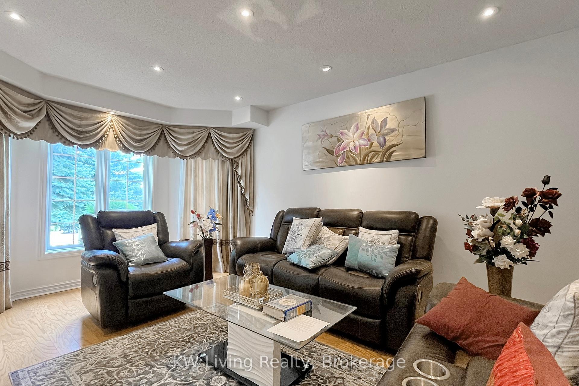 Photo 3 of 299 Highglen Avenue, Markham, Middlefield — HOMEH