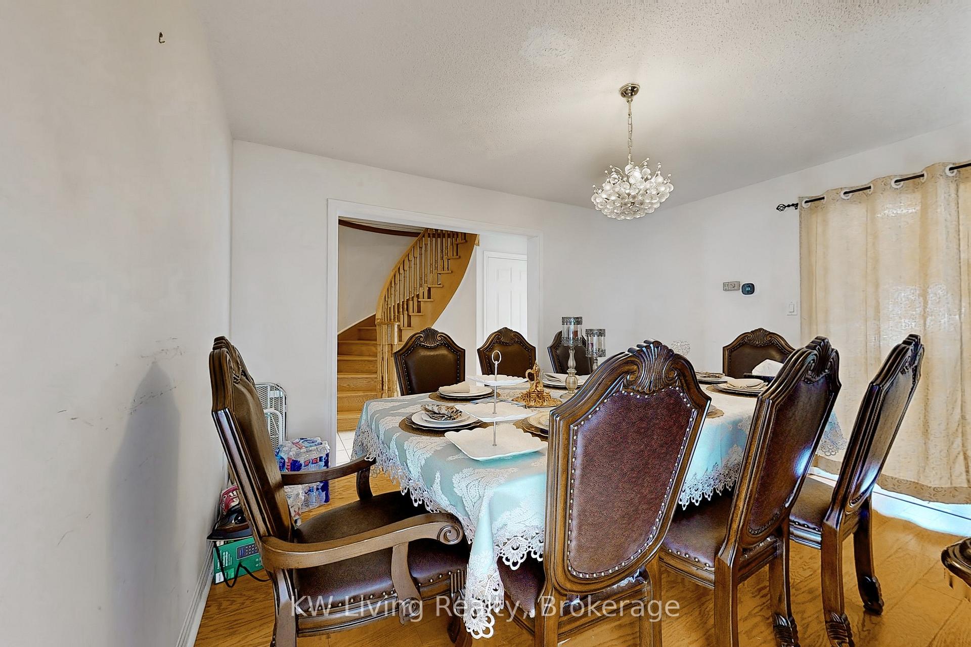 Photo 5 of 299 Highglen Avenue, Markham, Middlefield — HOMEH