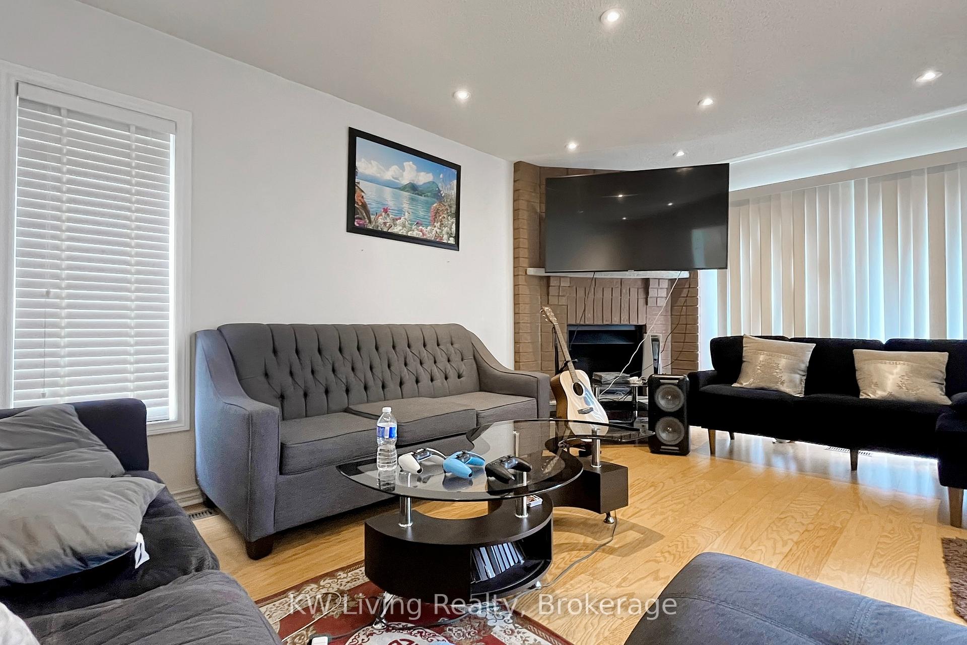 Photo 7 of 299 Highglen Avenue, Markham, Middlefield — HOMEH