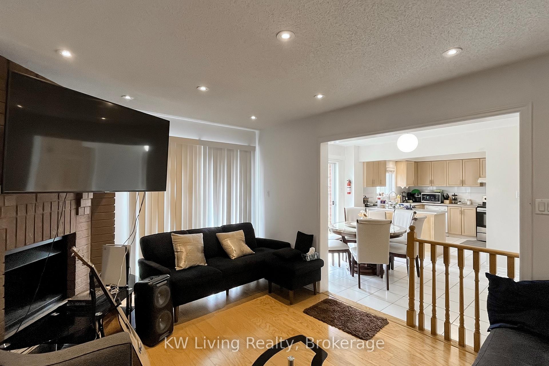 Photo 8 of 299 Highglen Avenue, Markham, Middlefield — HOMEH