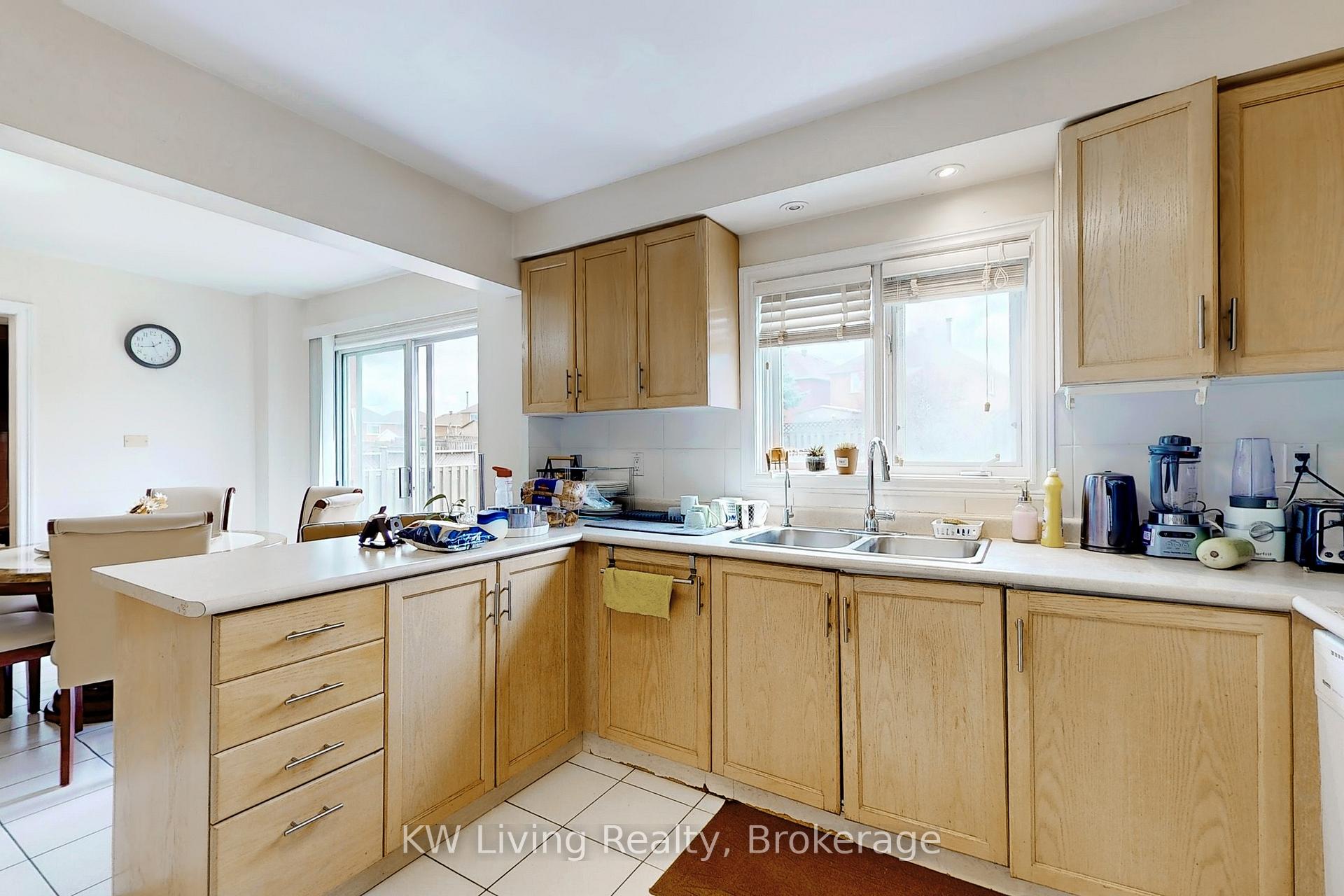 Photo 11 of 299 Highglen Avenue, Markham, Middlefield — HOMEH