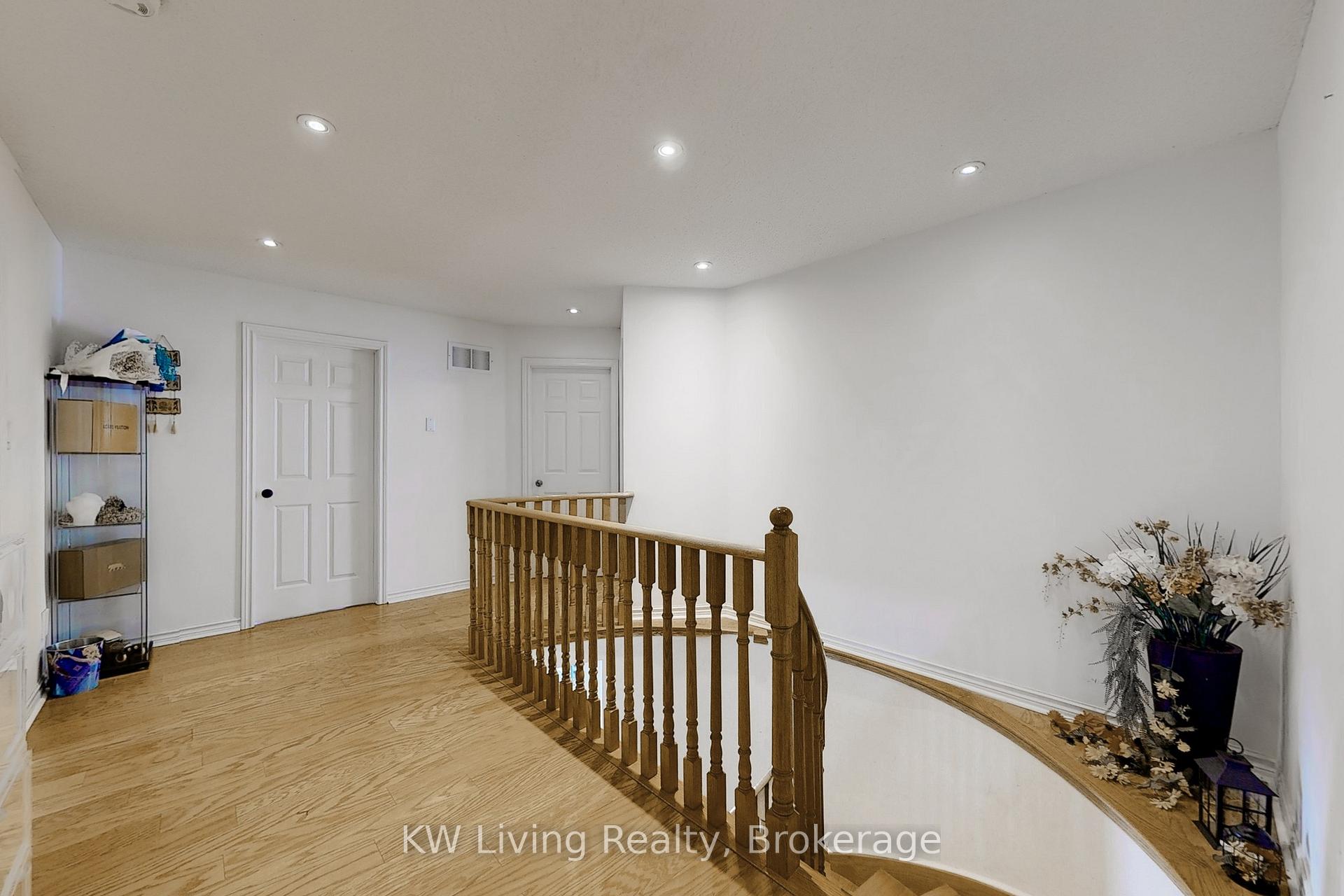 Photo 24 of 299 Highglen Avenue, Markham, Middlefield — HOMEH