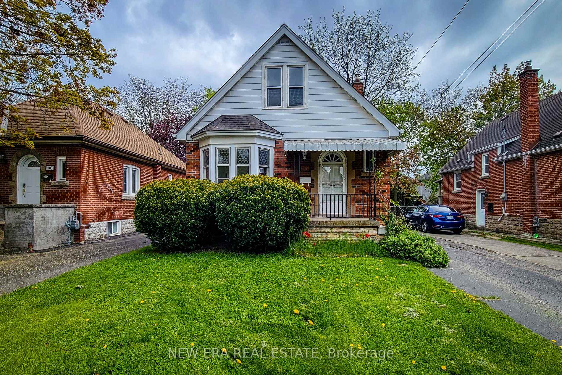 Photo 1 of 107 Haddon Avenue S, Hamilton, Ainslie Wood — HOMEH