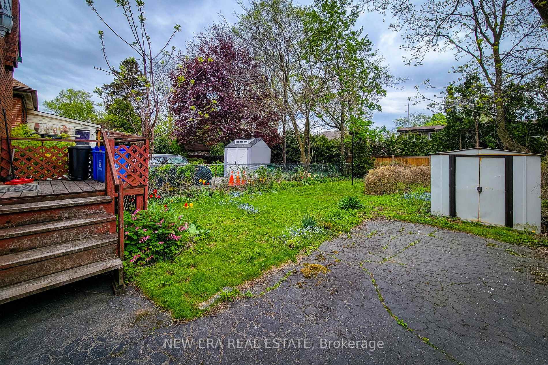 Photo 7 of 107 Haddon Avenue S, Hamilton, Ainslie Wood — HOMEH