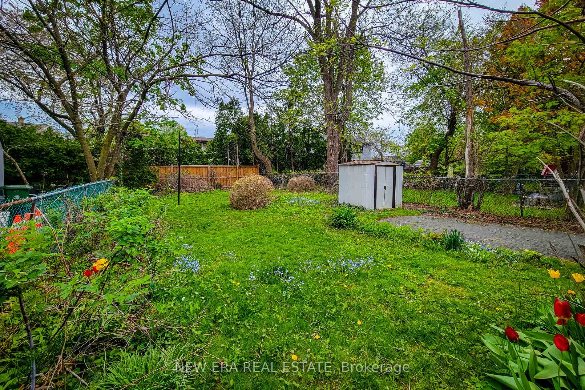 Photo 8 of 107 Haddon Avenue S, Hamilton, Ainslie Wood — HOMEH