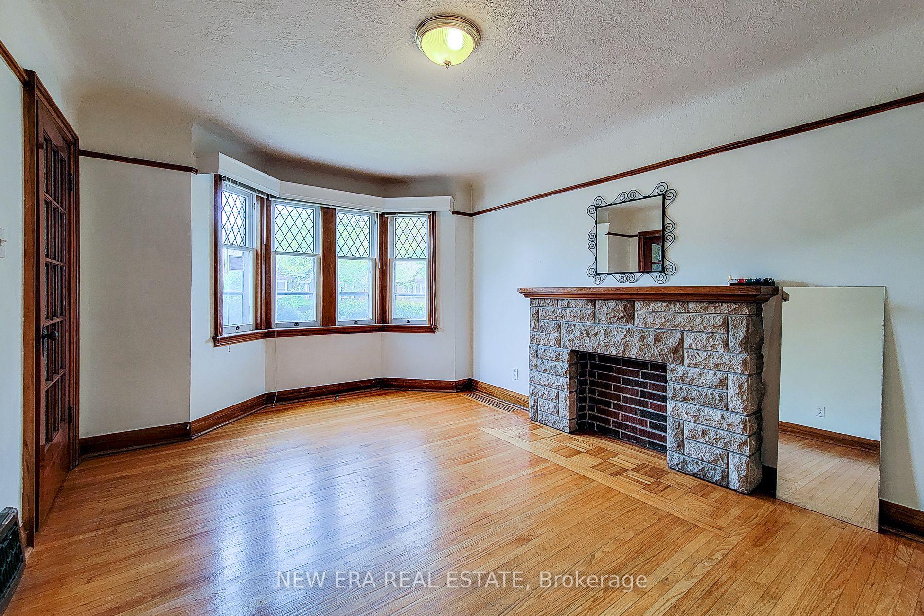 Photo 10 of 107 Haddon Avenue S, Hamilton, Ainslie Wood — HOMEH