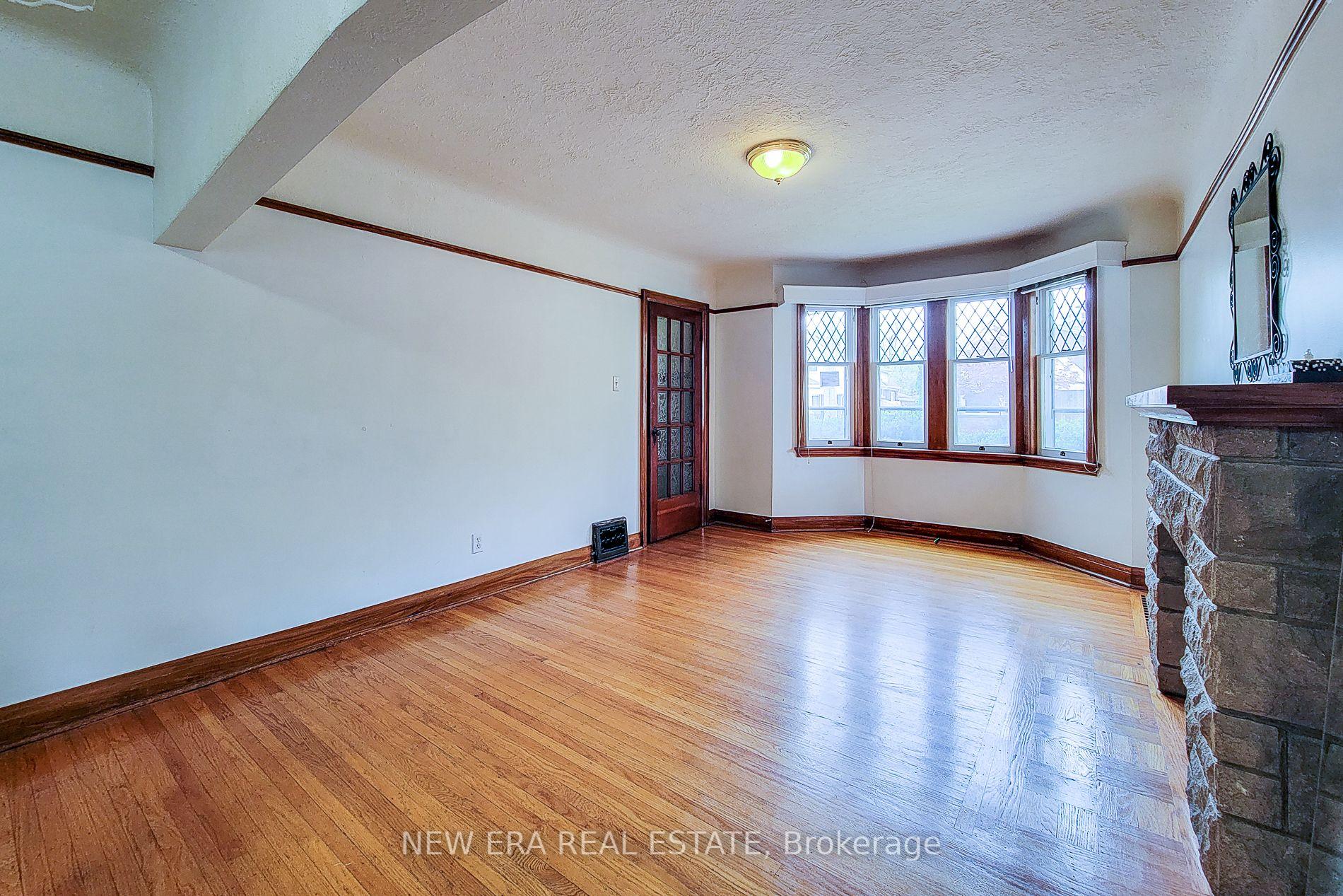 Photo 13 of 107 Haddon Avenue S, Hamilton, Ainslie Wood — HOMEH