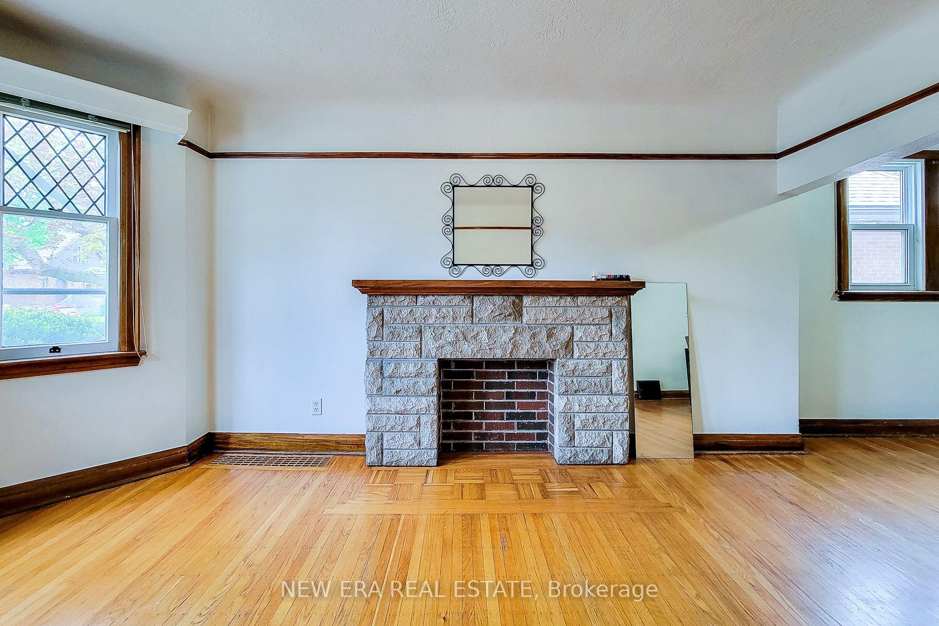 Photo 19 of 107 Haddon Avenue S, Hamilton, Ainslie Wood — HOMEH