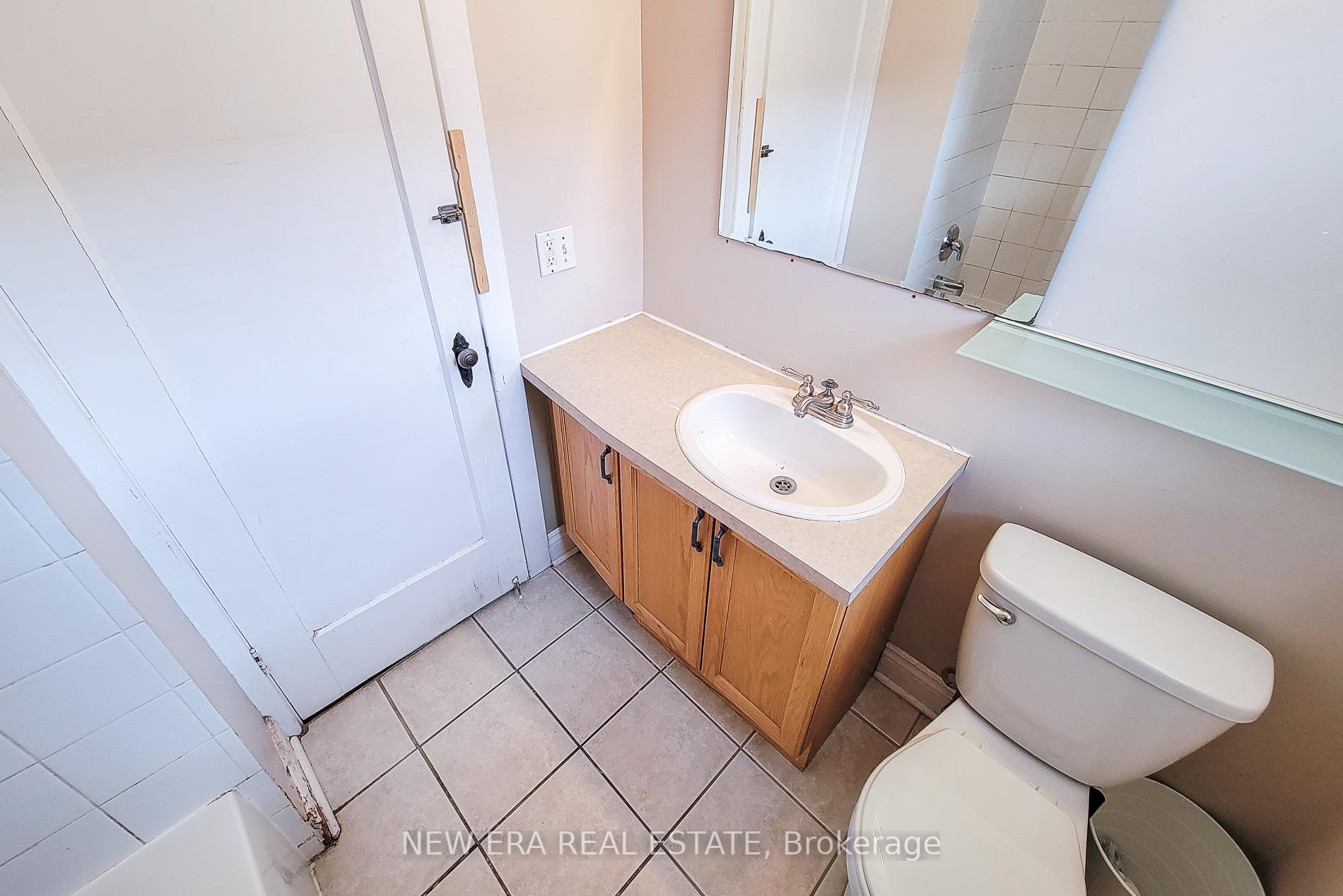 Photo 22 of 107 Haddon Avenue S, Hamilton, Ainslie Wood — HOMEH