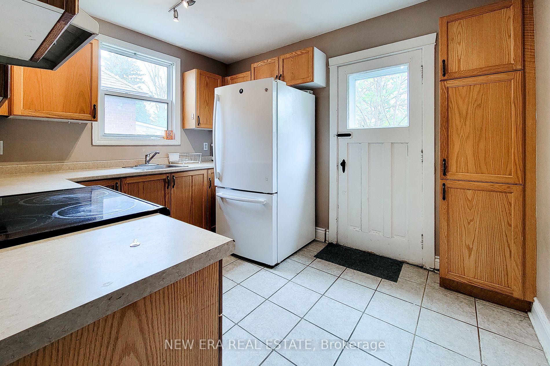 Photo 24 of 107 Haddon Avenue S, Hamilton, Ainslie Wood — HOMEH